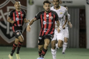 Vitória perde para o Criciúma e fica para trás no comando da Série B