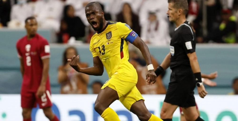 Inter anuncia a contratação de Valencia, terceiro maior artilheiro da temporada europeia