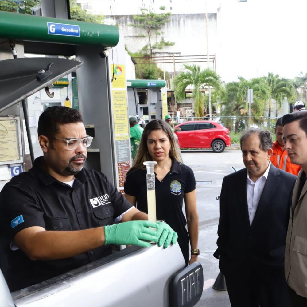 Ministério Público fiscaliza 12 postos de combustíveis em Feira de Santana