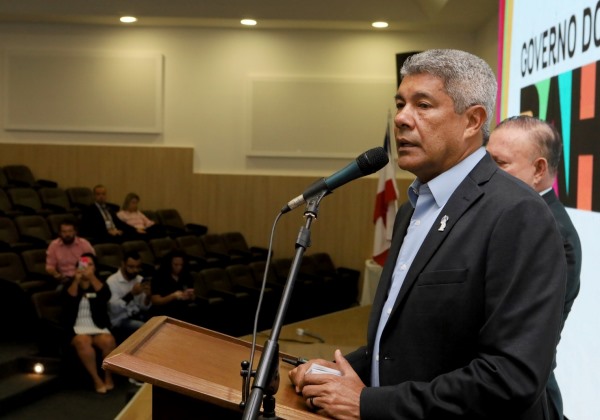 Em celebração do Bicentenário do 2 de Julho, Jerônimo concede medalha a ex-governadores