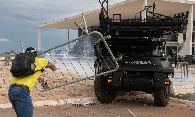 Seis meses após ataques, STF soma mais de 1,2 mil réus por atos golpistas