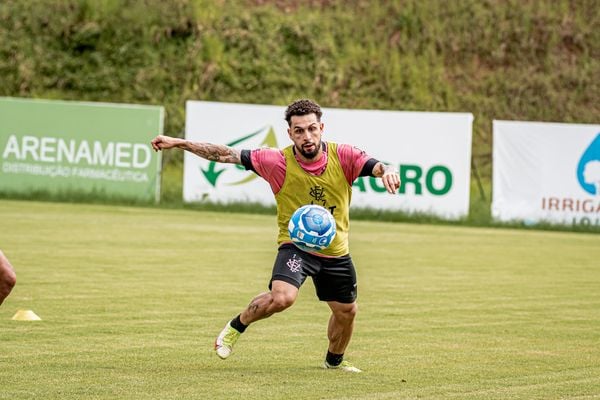 Com chance de voltar à liderança, Vitória encara o Sport