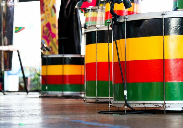 Festival de música e arte do Olodum reuniu ciranda musical e palestra