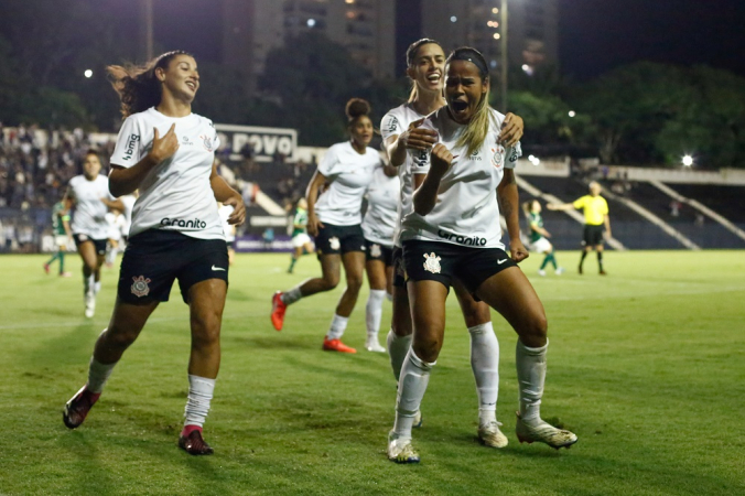 Jogadoras do Corinthians protestam contra contratação de Cuca
