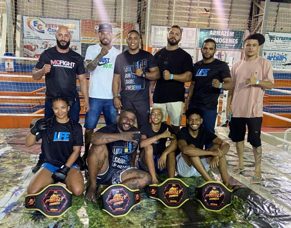 Lutadores feirenses faturam cinturões do MC Fight na Bahia
