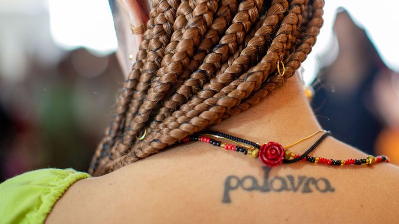 Programa oferece bolsas no exterior para negras, indígenas e ciganas