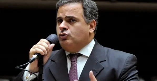 Moraes suspende ação de peculato contra Jonga Bacelar após PGR propor acordo de não persecução penal