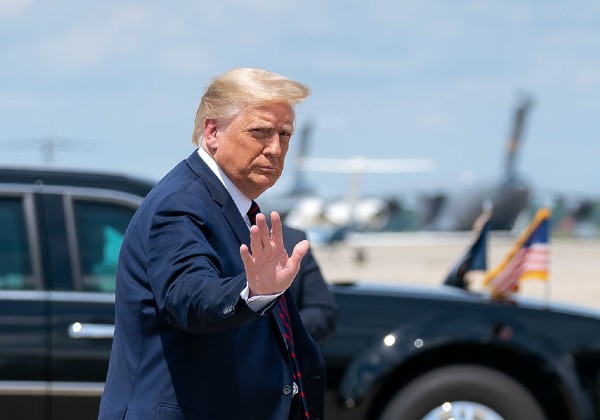 Trump recebe novas acusações no caso dos documentos secretos