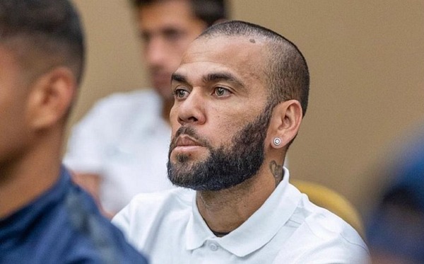 Daniel Alves irá a julgamento na Espanha por agressão sexual