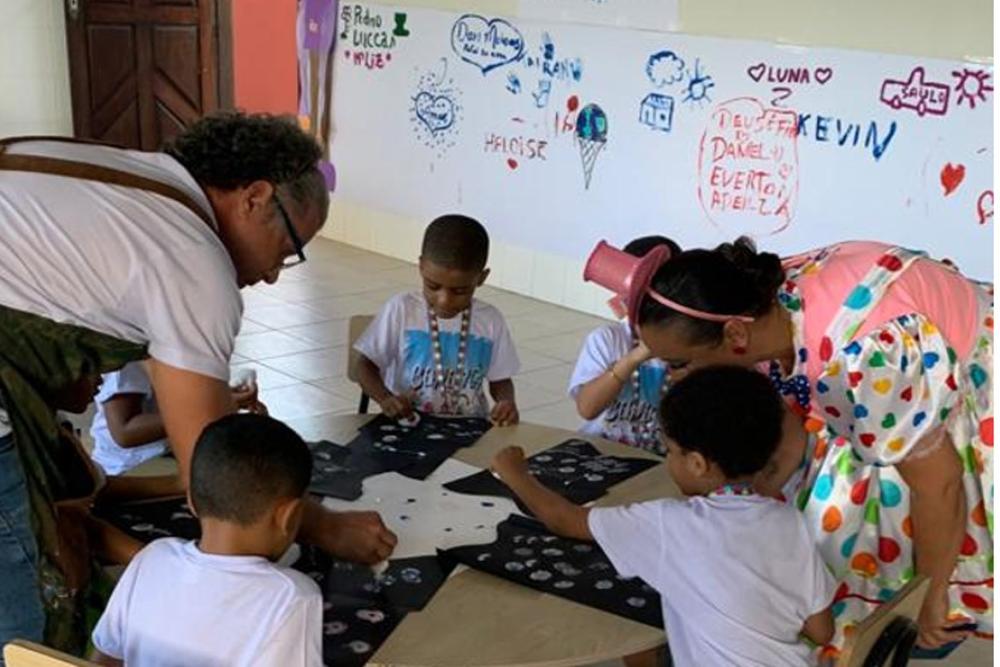 Instituto Família Azul implanta biblioteca adaptada para autistas