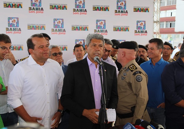 Jerônimo rebate críticas de Sílvio Almeida sobre violência policial na Bahia: “Não é ordem tirar a vida de ninguém”