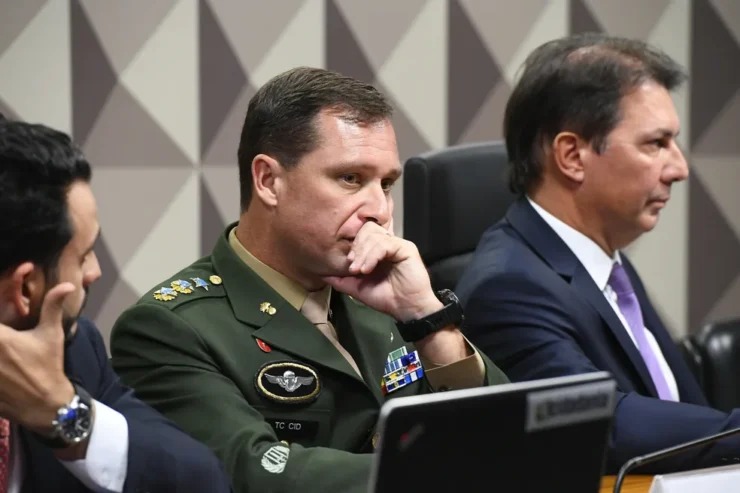 Quebra de confiança leva advogado a deixar defesa de Mauro Cid, ex-auxiliar de Bolsonaro