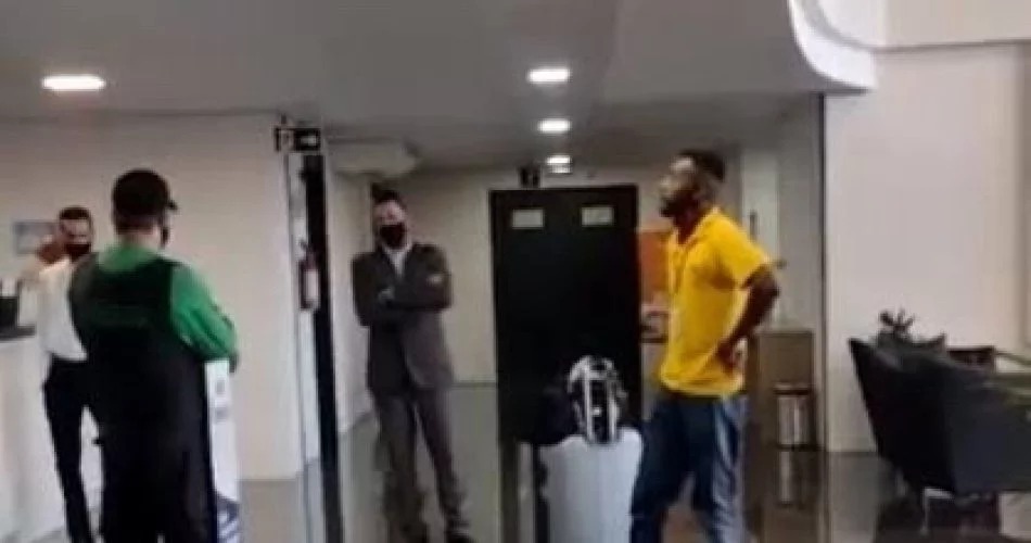 Justiça condena hotel a pagar indenização a feirense vítima de racismo no Rio Grande do Sul